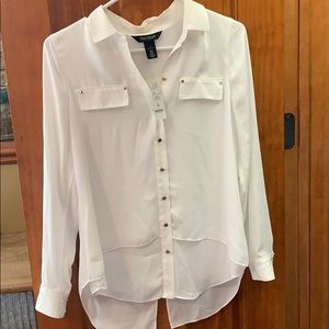 WHITE HOUSE BLACK MARKET • NWT• FLOWY TOP